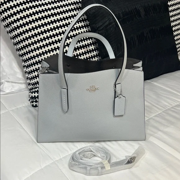 Coach Charlie Carryall - Picture 3 of 17